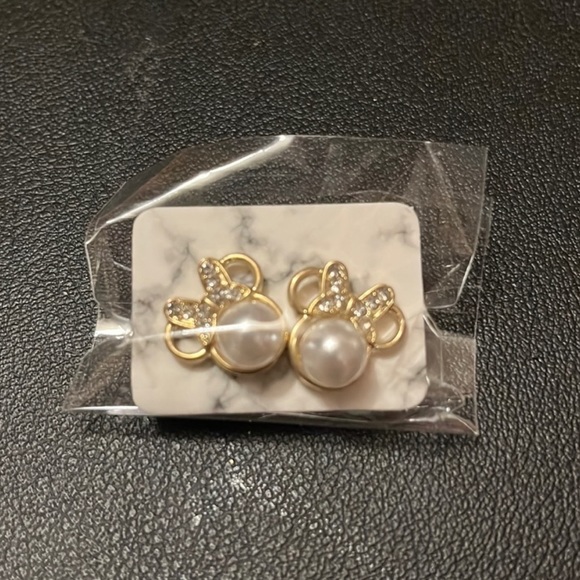 Classic Minnie Mouse Pearl - Picture 10 of 11